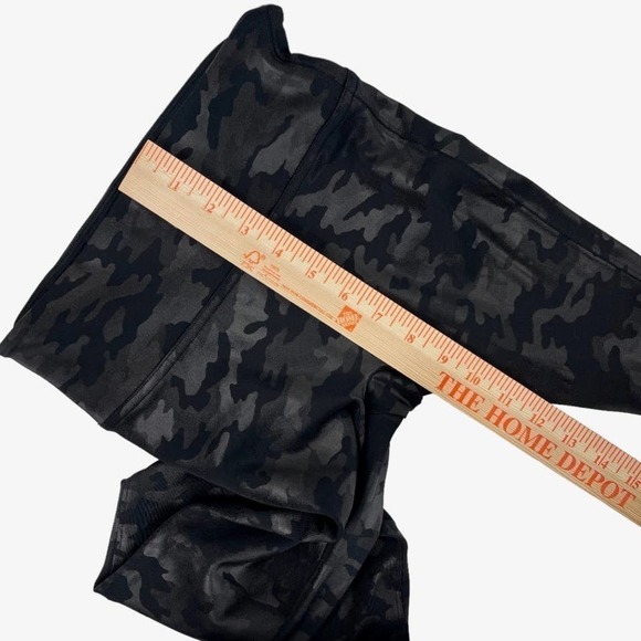 NEW Spanx Faux Leather Camo Leggings in Black/Grey Size XS - Picture 6 of 10